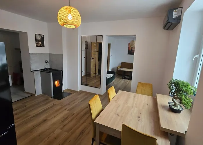 Z Kominkiem W Starej Kamiennicy *